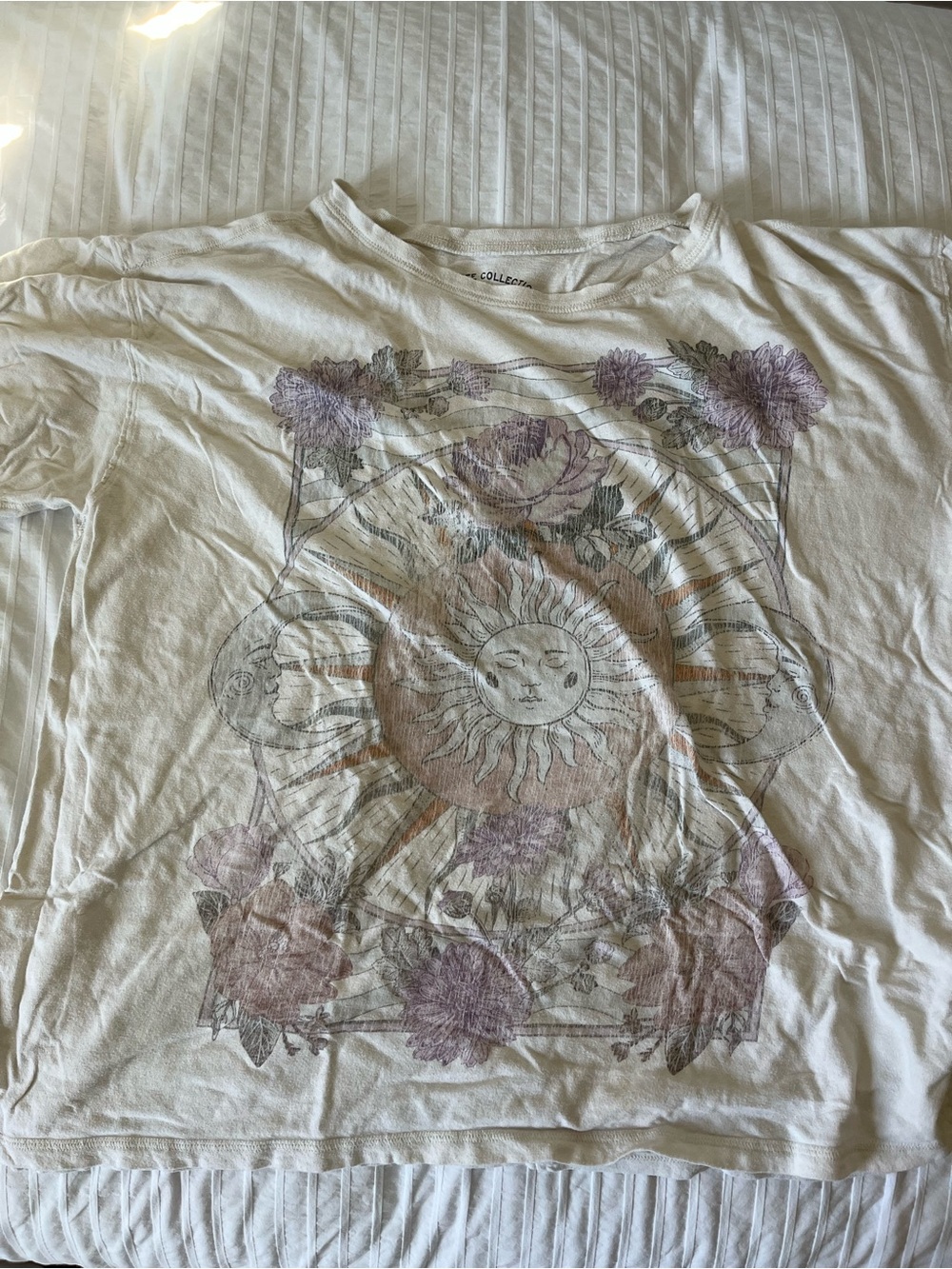 Aeropostale White Graphic Sun & Floral Tee
